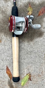 lot 309 image: Graphite Series Pole and Ambassadeur 5600 Reel by Abu Garcia