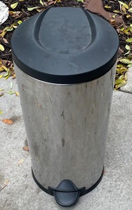 lot 332 image: Simple Human Trash Receptacle