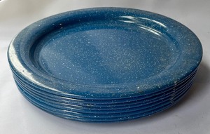 lot 334 image: Tin Camping Dishware by Cinsa