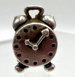 lot 15B image: Pandora Sterling Alarm Clock Charm