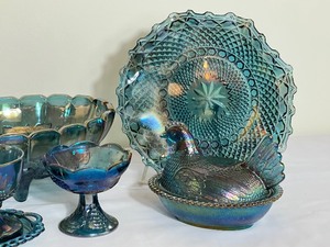 lot 46 image: Vintage Indiana Carnival Iridescent Blue Glassware