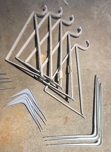 lot 387 image: Lots of Shelf Brackets