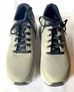 lot 415 image: Sketchers Shoes