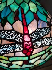 lot 152 image: Amazing Stained Glass Dragonfly Table Lamp