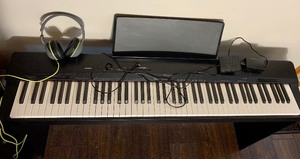 lot 160 image: Casio Keyboard and Stand