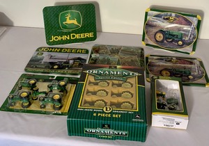 lot 168 image: John Deere Collection of Signs, Ornaments, Ceramic Classic Car