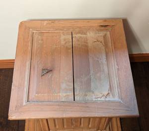 lot 102 image: Petite Lane Wooden Stand