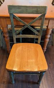lot 8 image: Farmhouse Style Dining Set