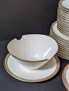 lot 124 image: Rosenthal Gold and Grey Rimmed Dish Set
