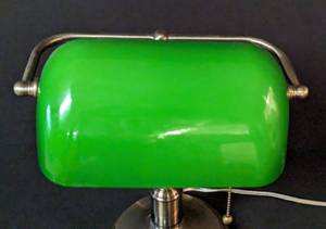 lot 138 image: Vintage Style Bankers Desk Lamp