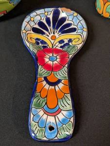 lot 139 image: Decorative Mexican Ceramic Planter and Decor