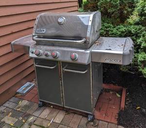 lot 146 image: Weber Genesis Special Edition Propane Grill