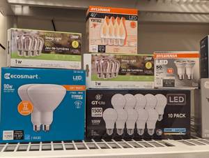 lot 279 image: Large Assortment of Light Bulbs