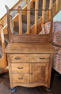 lot 298 image: Antique Oak Washstand