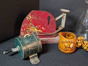 lot 299 image: Assorted Vintage Goodies