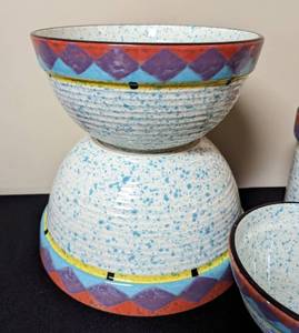 lot 403 image: Treasure Craft Paradise Bowls and Canister