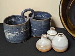 lot 406 image: Assorted Decorative Pottery
