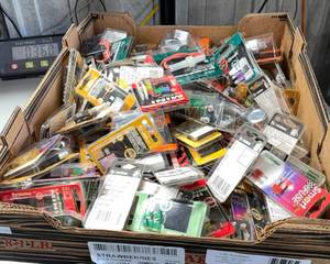 lot 275 image: Assorted Packs of Automotive Fuses (100 pks)
