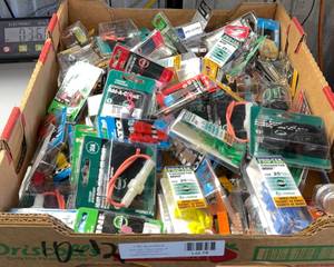 lot 278 image: Assorted Packs of Automotive Fuses (100 pks)