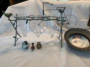 lot 7 image: Fun Decorating Items