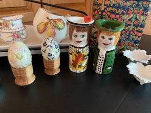 lot 14 image: Colorful Odds and Ends