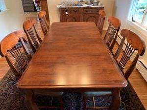 lot 27 image: Ready for Entertaining Dining Room Table and Chairs