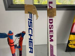 lot 42 image: Skis