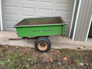 lot 45 image: John Deere Trailer