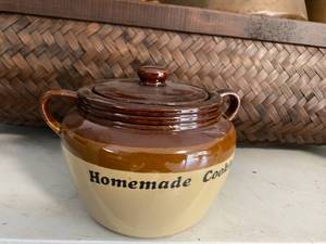 lot 58 image: Baskets and more