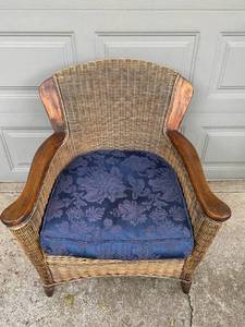 lot 66 image: Wicker Cushioned Chair
