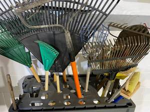 lot 73 image: Garden Tools and Rack