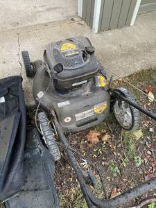 lot 76 image: Yard Machine Mower