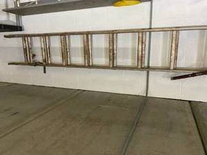 lot 77 image: 24 foot Aluminum Extension Ladder