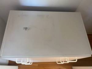 lot 90 image: White Chest