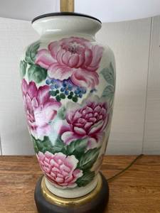 lot 102 image: Porcelain Lamp