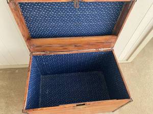 lot 105 image: Vintage Wood Chest