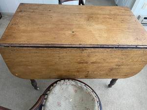 lot 106 image: Vintage Drop Leaf Table and chairs
