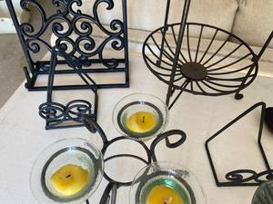 lot 107 image: Decorative Metal Items
