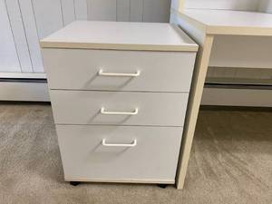 lot 111 image: Office Furniture Group