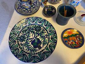 lot 117 image: Variety of Decorating items