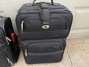 lot 121 image: Luggage
