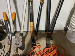 lot 125 image: OutdoorGarden Tools