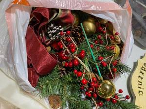lot 133 image: Holiday HAUL