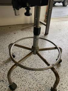 lot 142 image: Swivel Chair