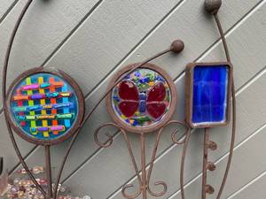 lot 147 image: Garden Decor