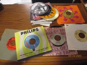lot 58 image: Collection of vinyl 45s from Frank...