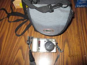 lot 103 image: Minolta DiMage S304 digital camera ...