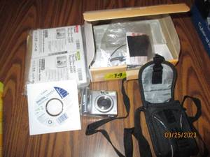 lot 104 image: Canon PowerShot AS40 Digital camera...