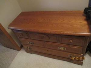 lot 117 image: Wood 3-long drawer dresser 4418...