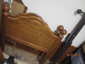 lot 136 image: Twin size Wood 4-post style head an...